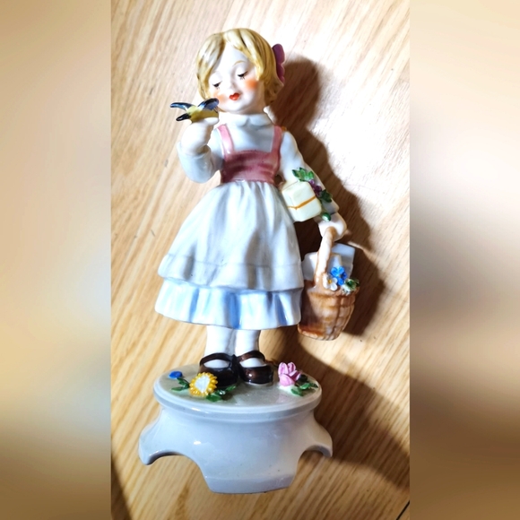 Goebel Limited Edition 252 of 2000 Hand Painted Figurine1972